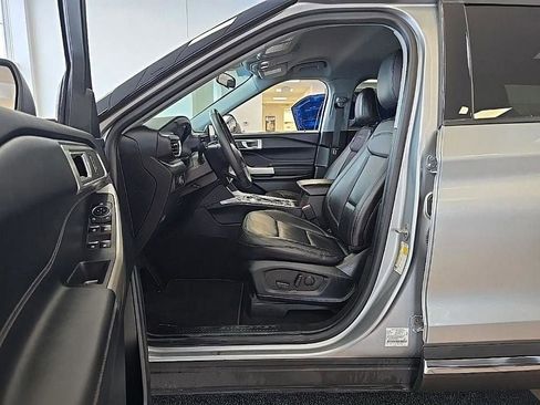 Used 2023 Ford Explorer XLT w/ Equipment Group 202A image 11