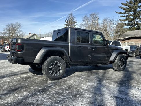 New 2026 Jeep Gladiator Sahara image 18