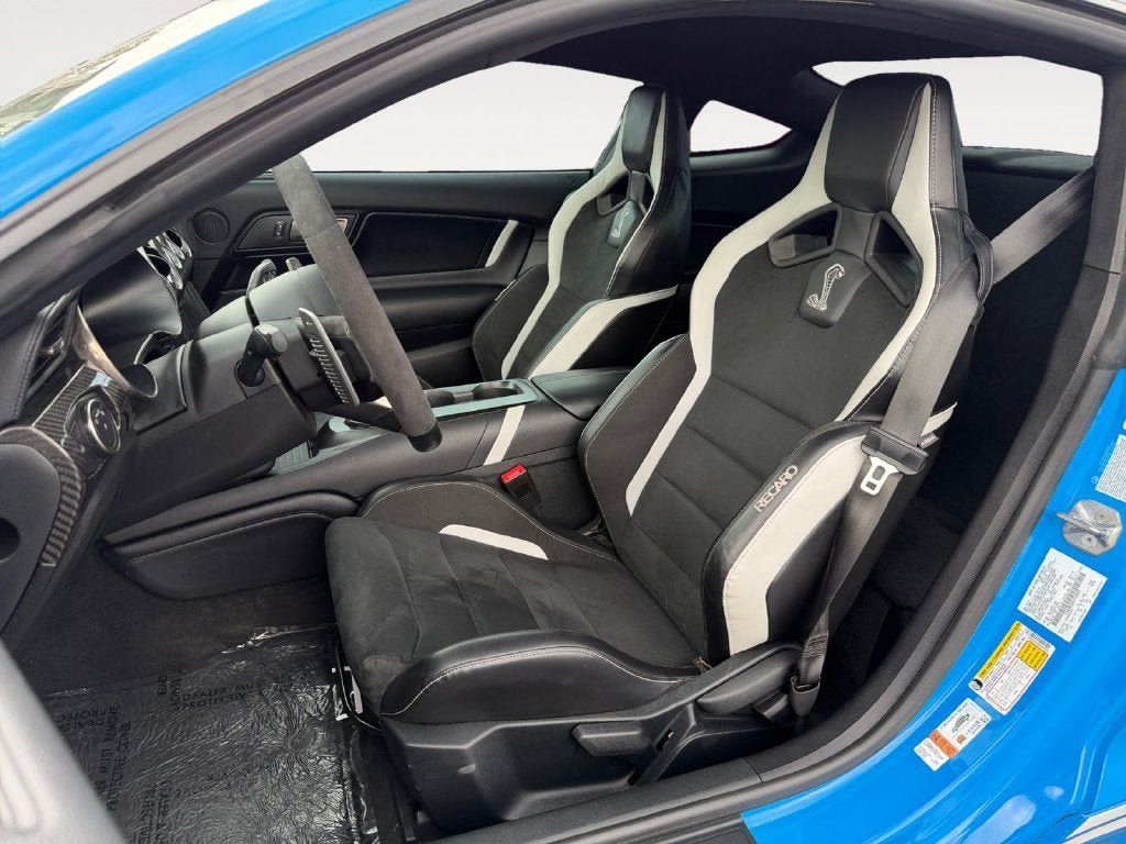 Used 2022 Ford Mustang Shelby GT500 w/ Carbon Fiber Track Pack RWD image 7
