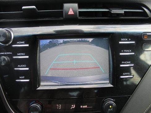 Used 2019 Toyota Camry SE image 6