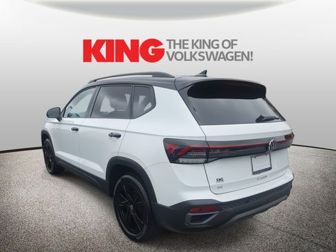 Certified 2025 Volkswagen Taos SE image 7