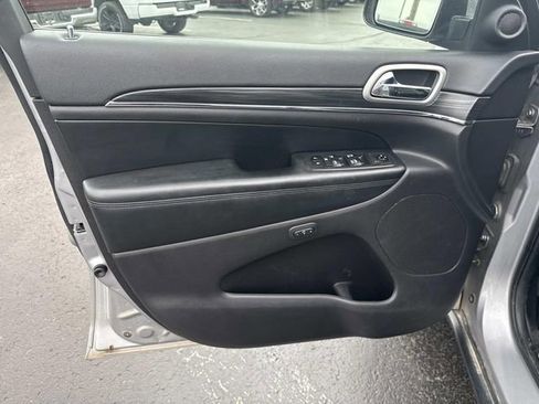 Used 2019 Jeep Grand Cherokee Limited AWD/4WD image 10