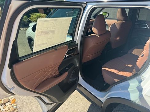 New 2025 Mitsubishi Outlander SEL image 19