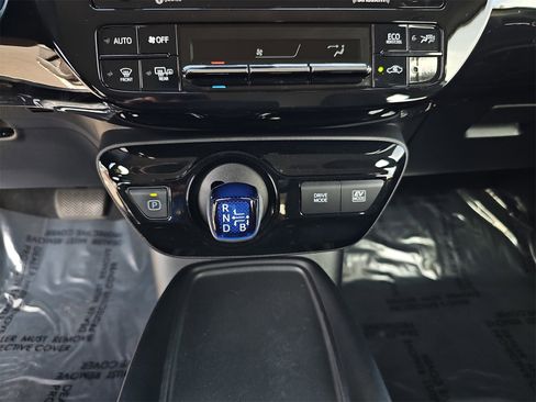 Used 2022 Toyota Prius L Eco image 24