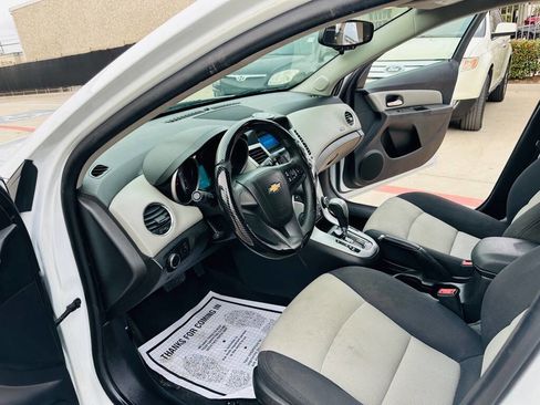 Used 2016 Chevrolet Cruze LS image 12