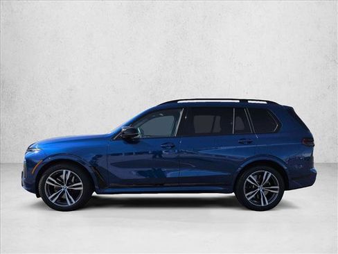 Used 2025 BMW X7 M60i image 9