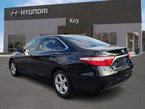 Used 2017 Toyota Camry LE image 5
