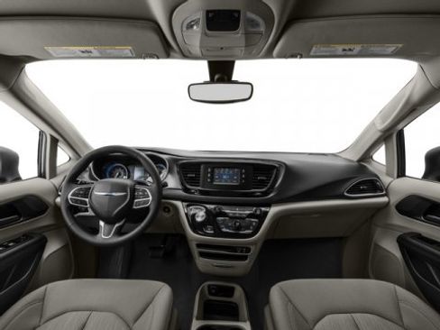 Used 2017 Chrysler Pacifica Touring image 11