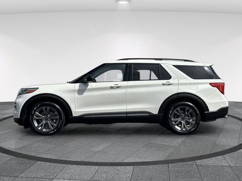 Certified 2023 Ford Explorer XLT w/ Equipment Group 202A RWD image 9