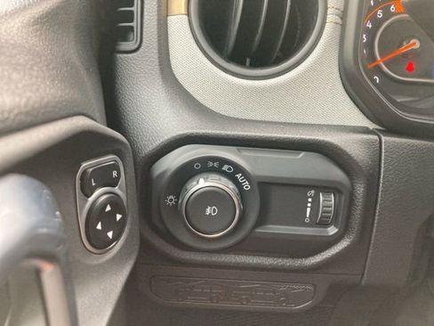 Used 2024 Jeep Wrangler Sport S image 27