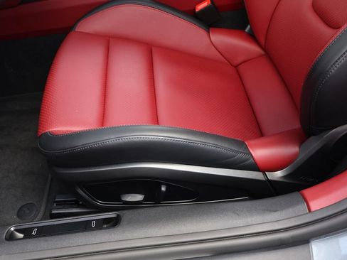 Used 2025 Porsche 911 Carrera RWD image 9