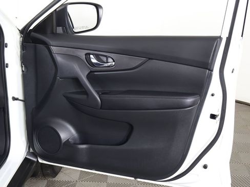 Used 2017 Nissan Rogue SV FWD image 20