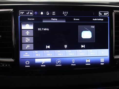 Used 2024 Chrysler Pacifica Touring-L image 44