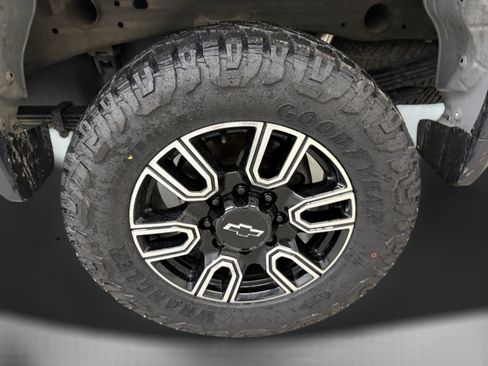 Used 2024 Chevrolet Silverado 2500 Custom w/ Custom Value Package AWD/4WD image 7