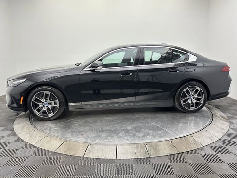 Used 2024 BMW i5 eDrive40i w/ M Sport Package image 16