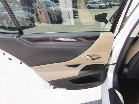 Used 2020 Lexus ES 350 w/ Premium Package FWD image 16
