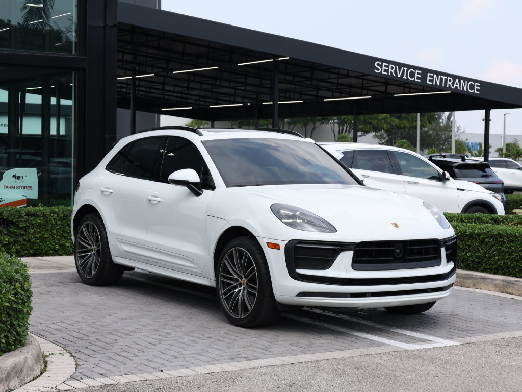 Used 2023 Porsche Macan Turbo AWD/4WD image 2