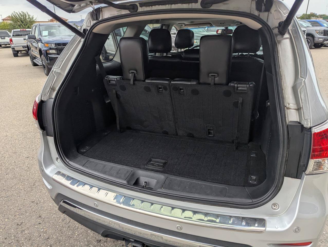 Used 2015 Nissan Pathfinder Platinum w/ Cargo Package FWD image 32