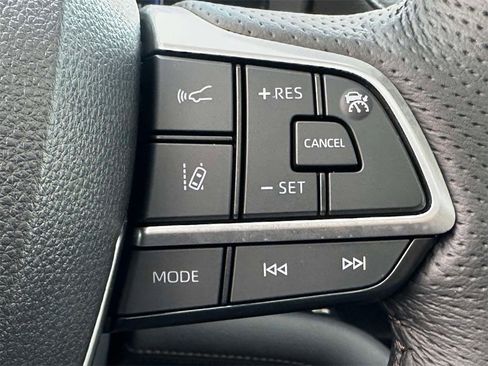 Used 2025 Toyota Sienna Platinum image 35