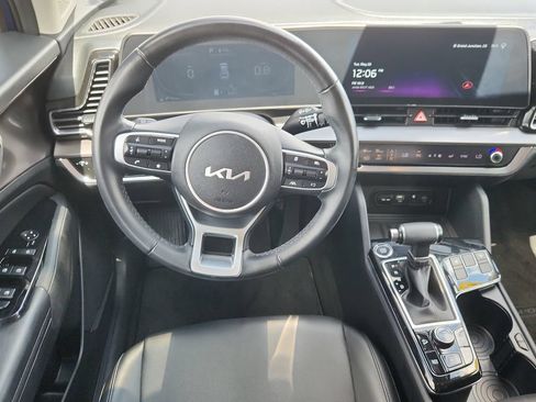 Used 2024 Kia Sportage EX AWD/4WD image 11