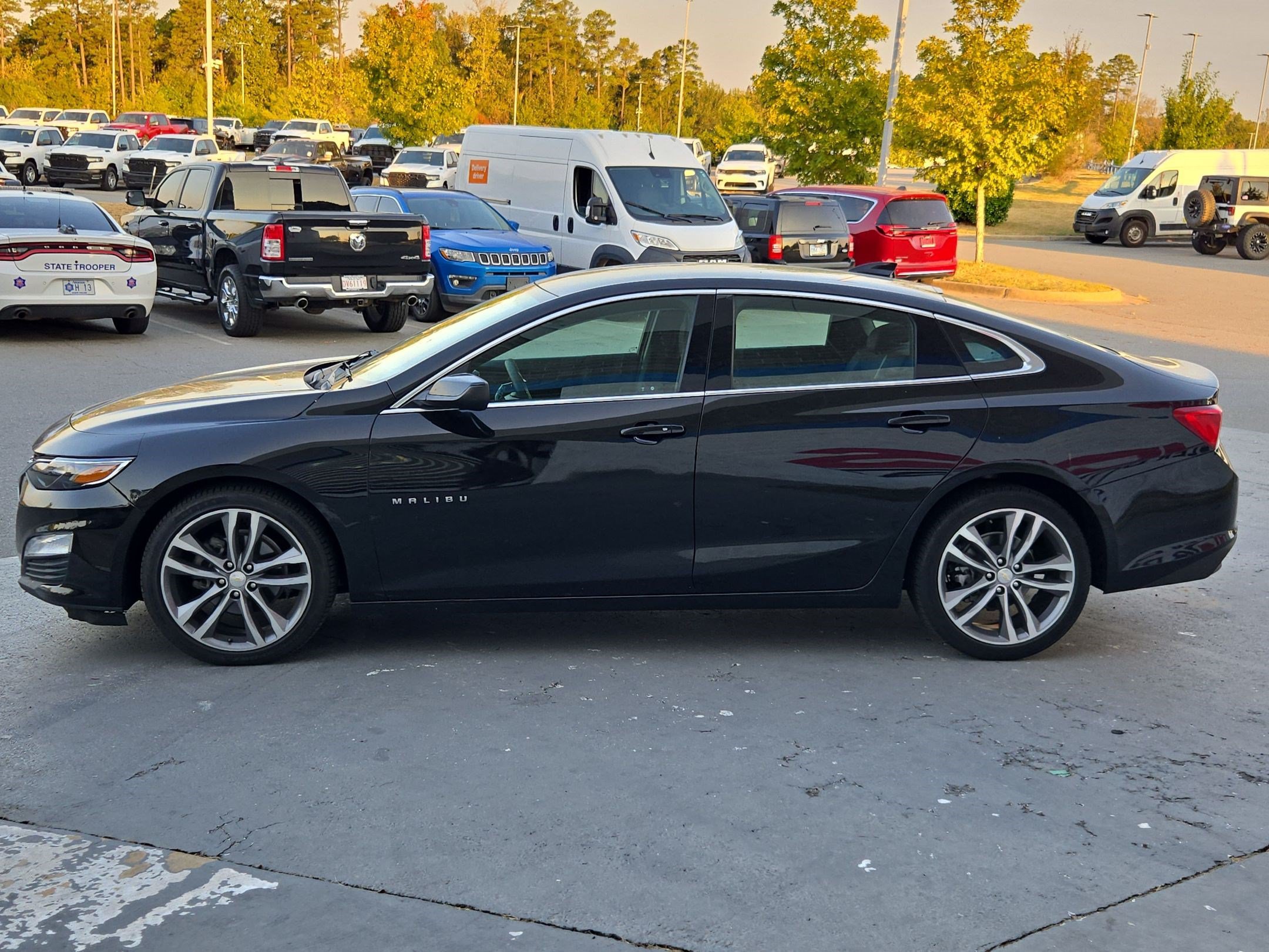 Used 2023 Chevrolet Malibu LT FWD image 4
