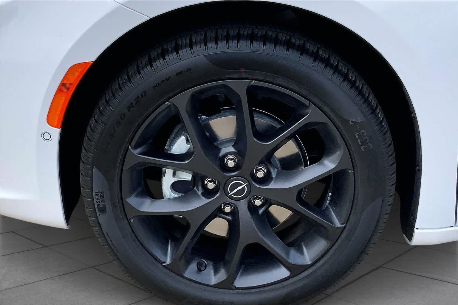 New 2026 Chrysler Pacifica Select w/ S Appearance Package FWD image 11