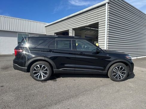 New 2026 Ford Explorer ST-Line image 2