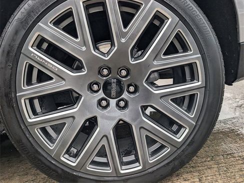 Used 2025 GMC Yukon Denali Ultimate image 6