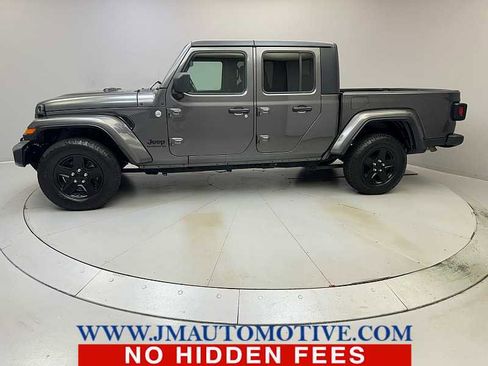 Used 2021 Jeep Gladiator Sport image 2