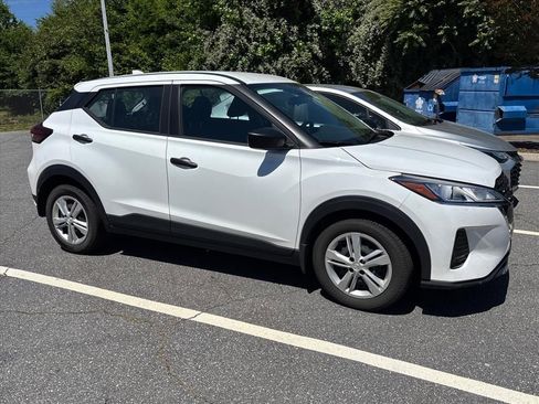 Used 2023 Nissan Kicks S FWD image 6