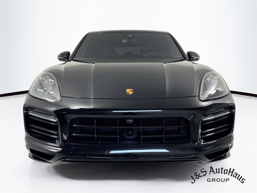 Used 2023 Porsche Cayenne GTS w/ Sport Chrono Package (8LH) AWD/4WD image 2