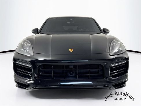 Used 2023 Porsche Cayenne GTS w/ Sport Chrono Package (8LH) AWD/4WD image 2