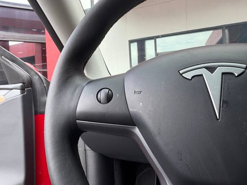 Used 2024 Tesla Model Y Long Range AWD/4WD image 18