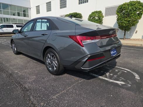 Used 2025 Hyundai Elantra Hybrid FWD image 6