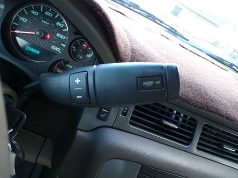 Used 2010 Chevrolet Avalanche LT w/ Suspension Package, Off-Road image 20