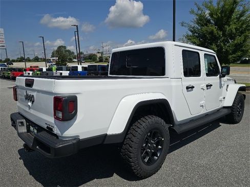 New 2025 Jeep Gladiator Sport image 3