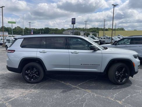 Used 2024 Jeep Grand Cherokee L Altitude RWD image 2