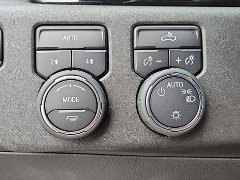 Used 2022 Chevrolet Silverado 1500 LT image 19