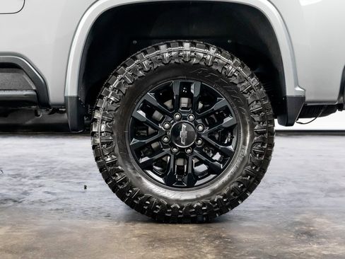 Used 2025 Chevrolet Silverado 2500 LTZ w/ LTZ Plus Package image 17