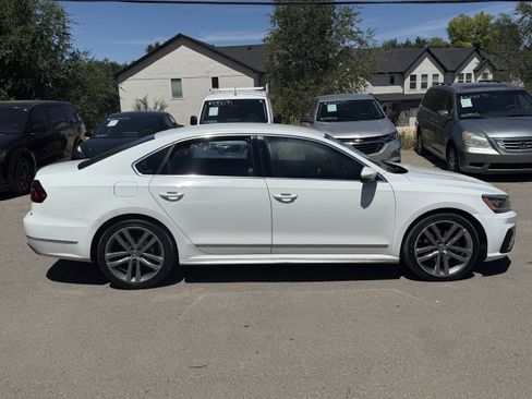 Used 2017 Volkswagen Passat 1.8T R-Line w/ R-Line Lighting Package FWD image 3