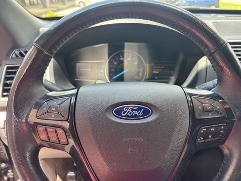Used 2018 Ford Explorer XLT w/ Equipment Group 202A FWD image 11