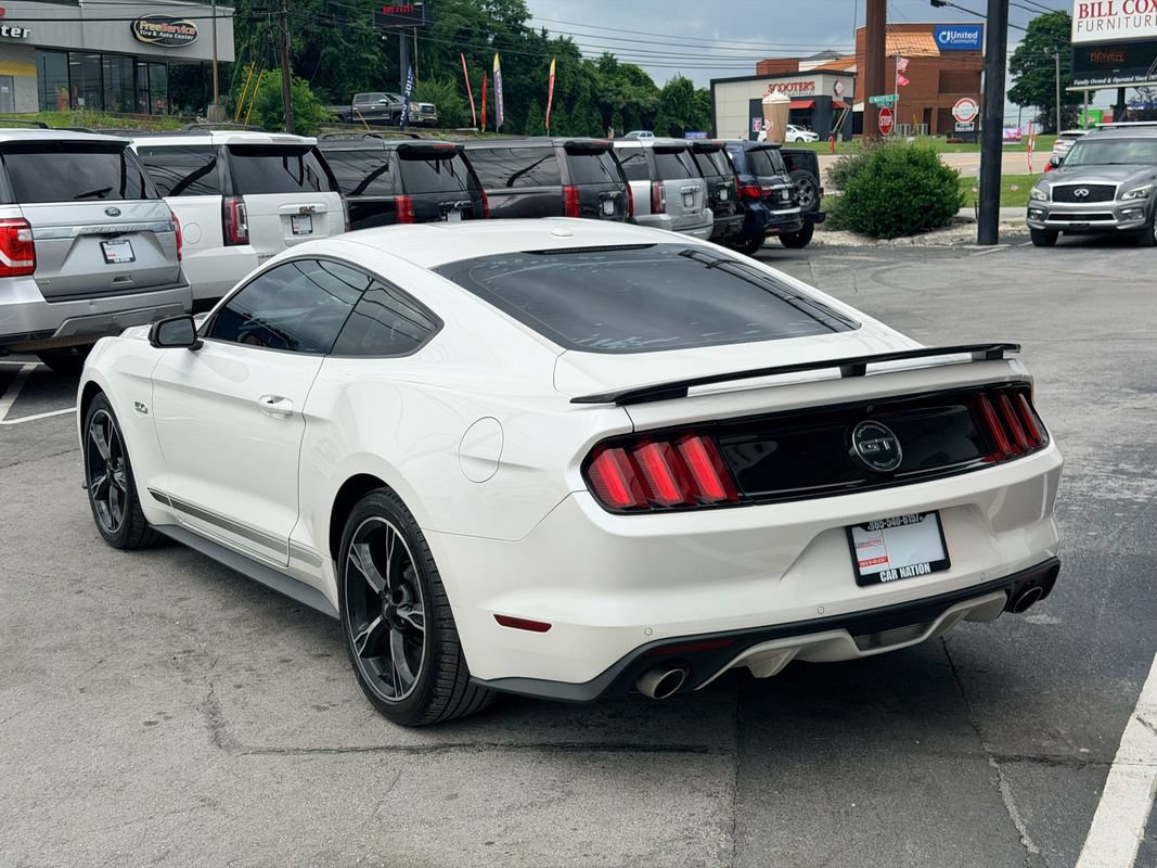 Used 2017 Ford Mustang GT Premium w/ Equipment Group 401A RWD image 4