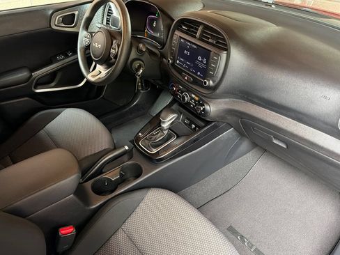 Used 2024 Kia Soul LX w/ Option Group 015 FWD image 21