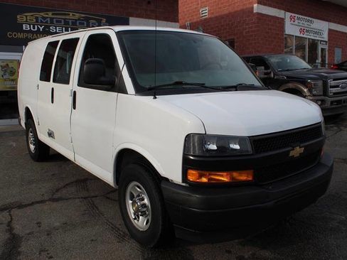 Used 2022 Chevrolet Express 2500 w/ Driver Convenience Package image 7