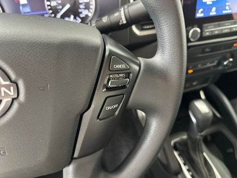 Used 2024 Nissan Frontier SV image 16