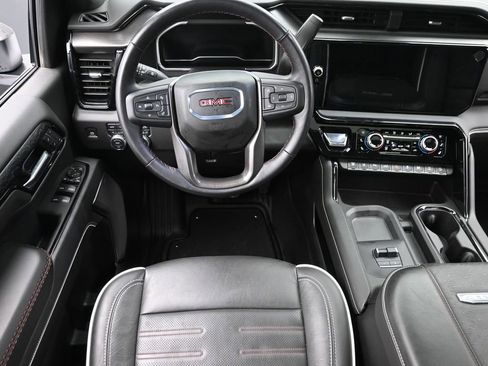 Used 2025 GMC Sierra 2500 AT4X image 13