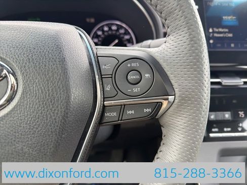 Used 2021 Toyota Avalon Limited image 16
