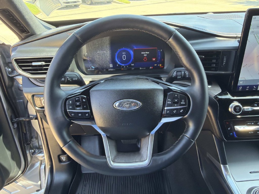 Certified 2023 Ford Explorer Platinum w/ Technology Package AWD/4WD image 25