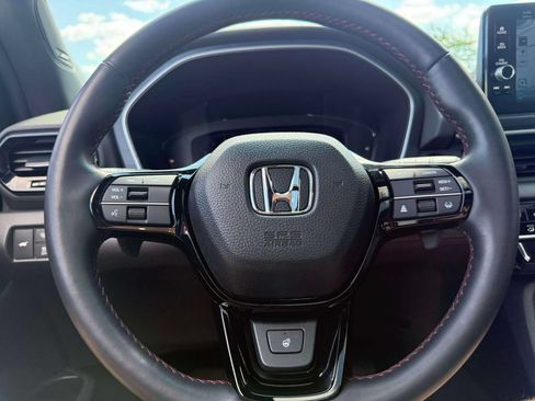 Used 2025 Honda Pilot Black Edition image 24