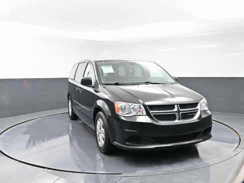 Used 2016 Dodge Grand Caravan SE w/ Quick Order Package 29E SE image 2